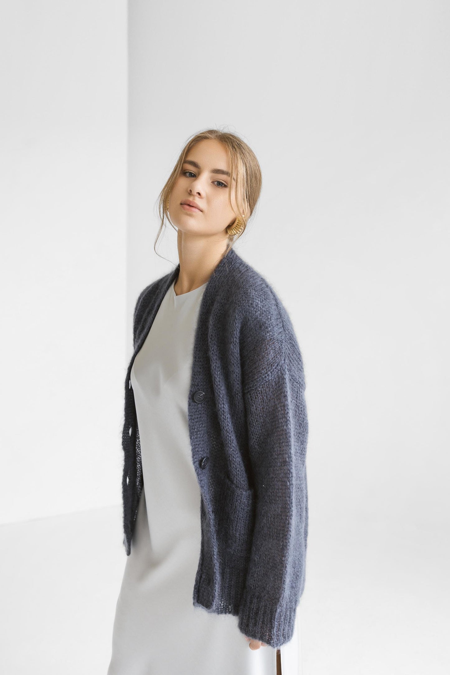 Gray cable knit fluffy mohair wool women&#39;s cardigan with buttons and pockets,grey chunky knitted fuzzy slightly oversized thick fall sweater