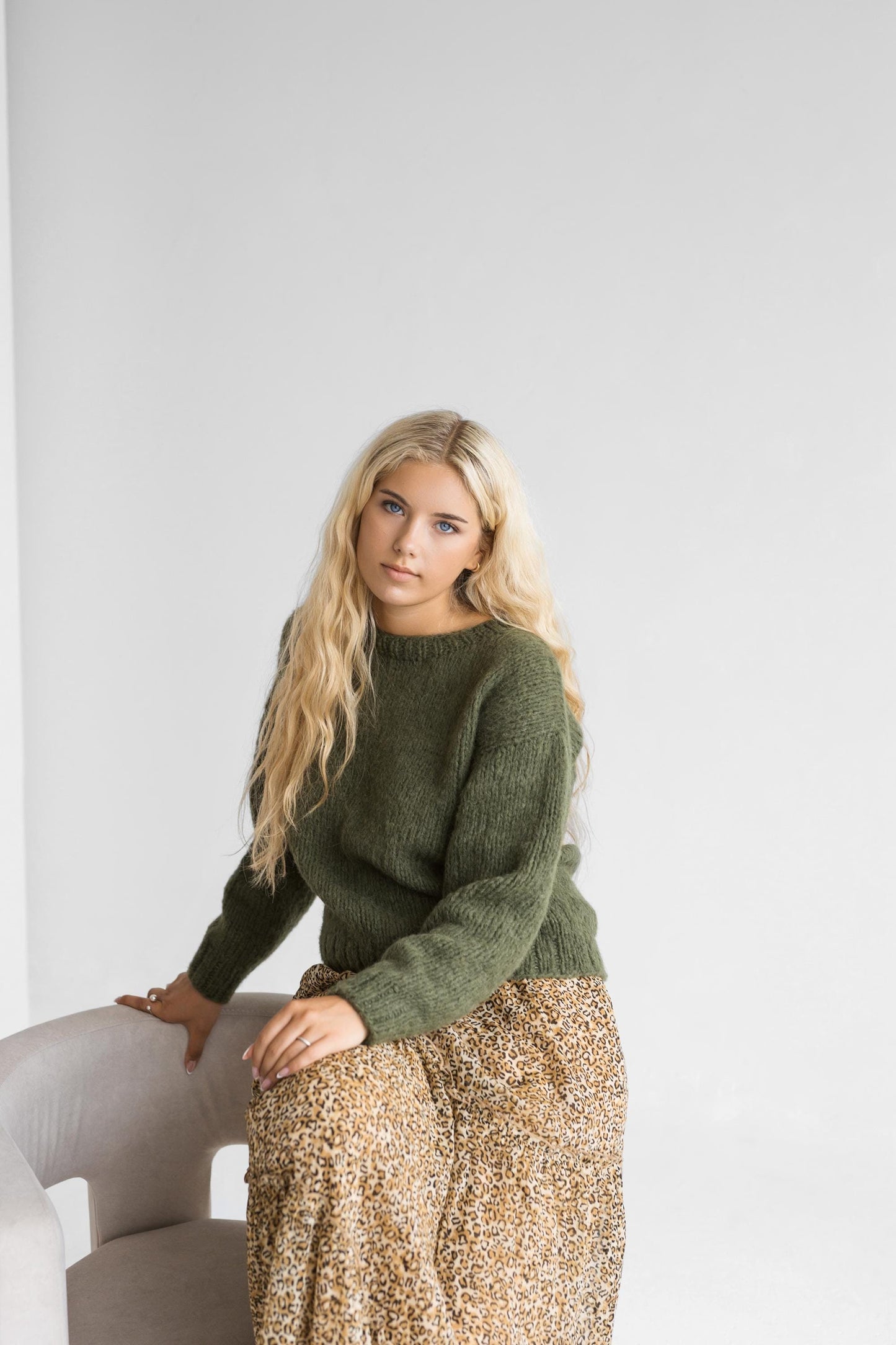 Green cable knit alpaca wool and silk blend sweater, moss shade chunky knitted regular fit jumper for women, army green hand-made pullover