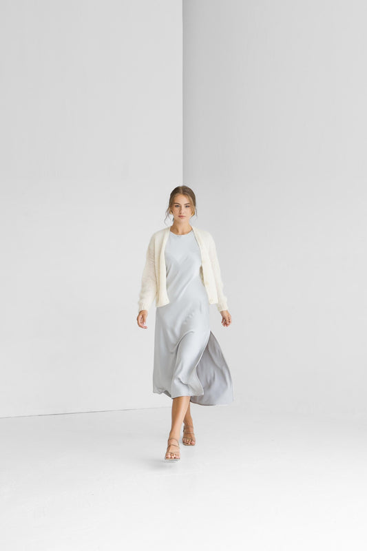 White cable knit short crop mohair cardigan with buttons, fluffy chunky knitted alpaca blend cropped sweater,ivory high-waisted fuzzy jacket