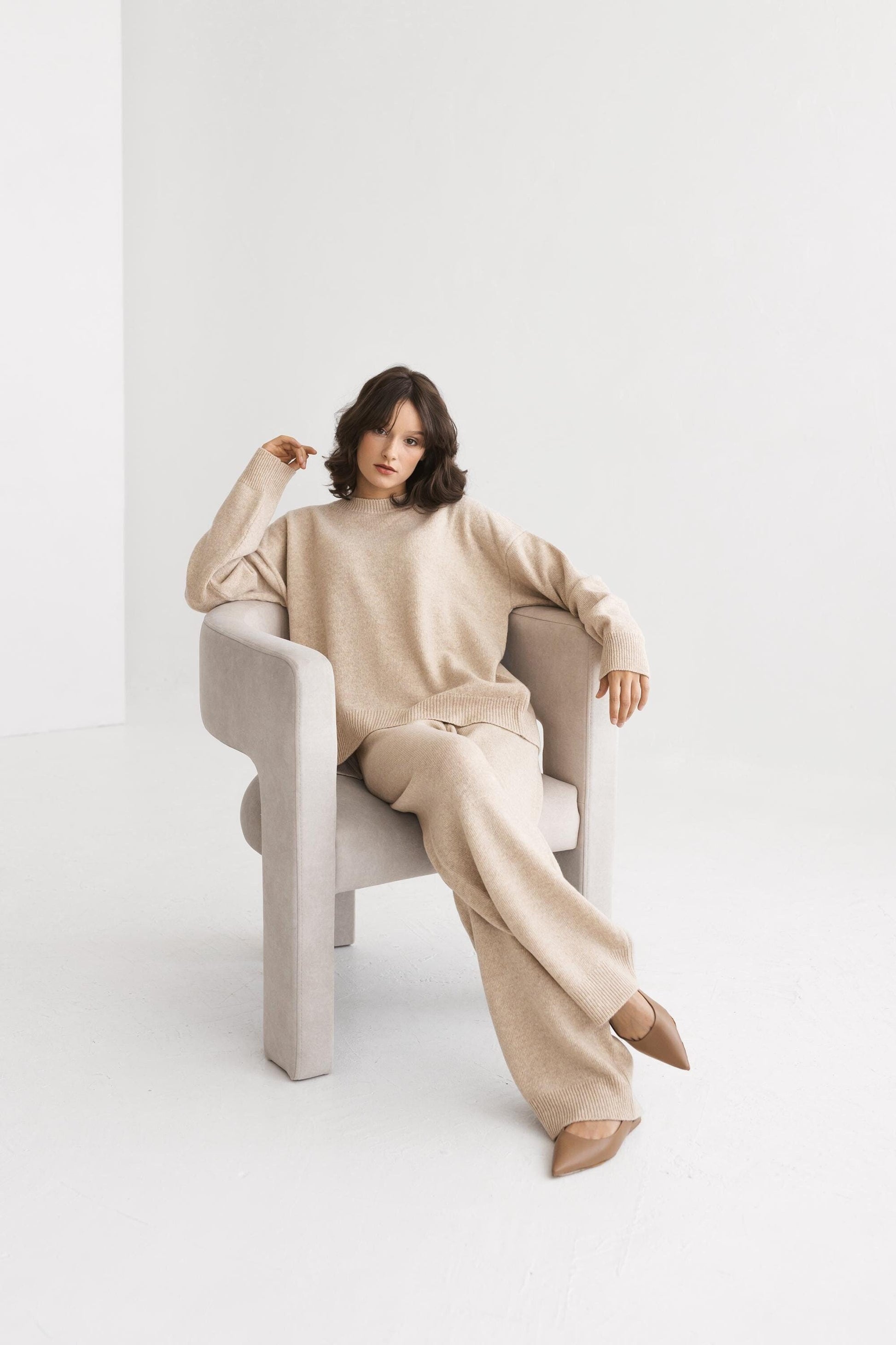 Beige knitted merino wool sweater and trousers set for women, taupe women&#39;s knit minimal lounge pullover and pants, camel minimal loungewear
