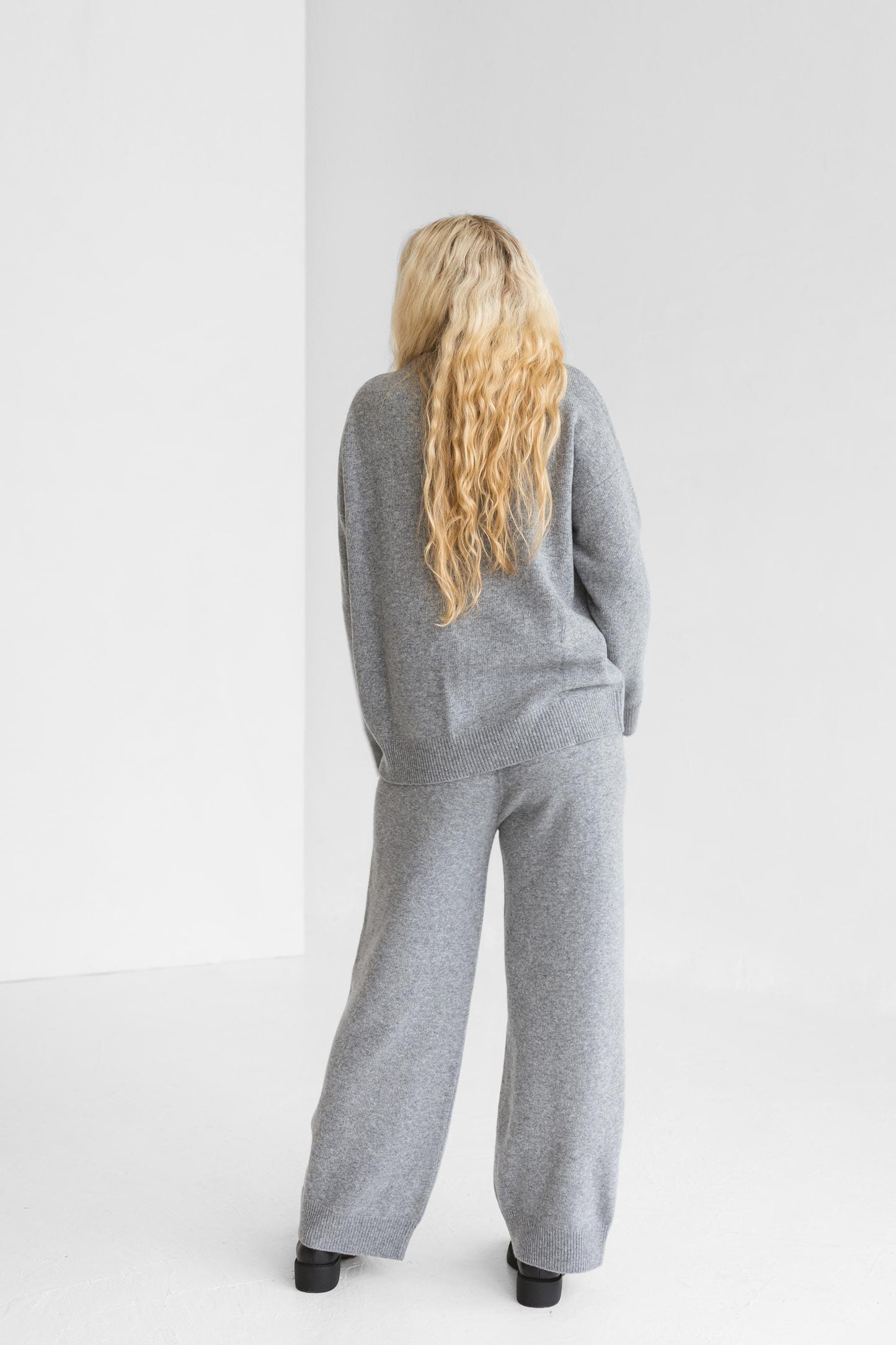 Gray knitted merino wool sweater and trousers set for women, light grey women&#39;s knit minimal lounge pullover and pants, camel loungewear