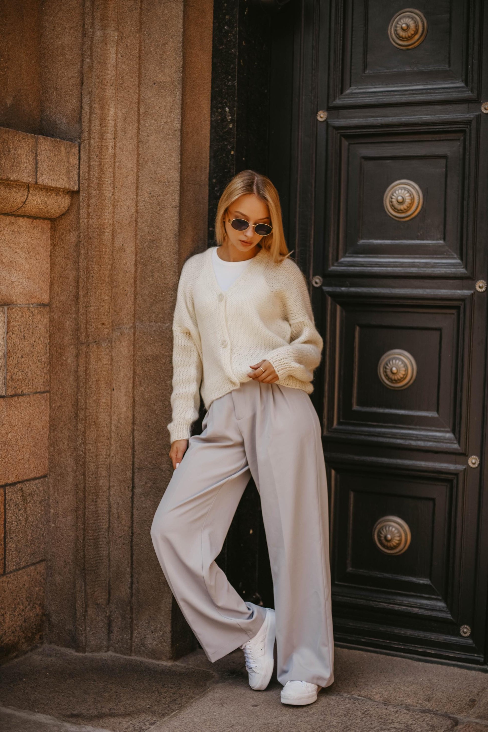 White cable knit short crop mohair cardigan with buttons, fluffy chunky knitted alpaca blend cropped sweater,ivory high-waisted fuzzy jacket
