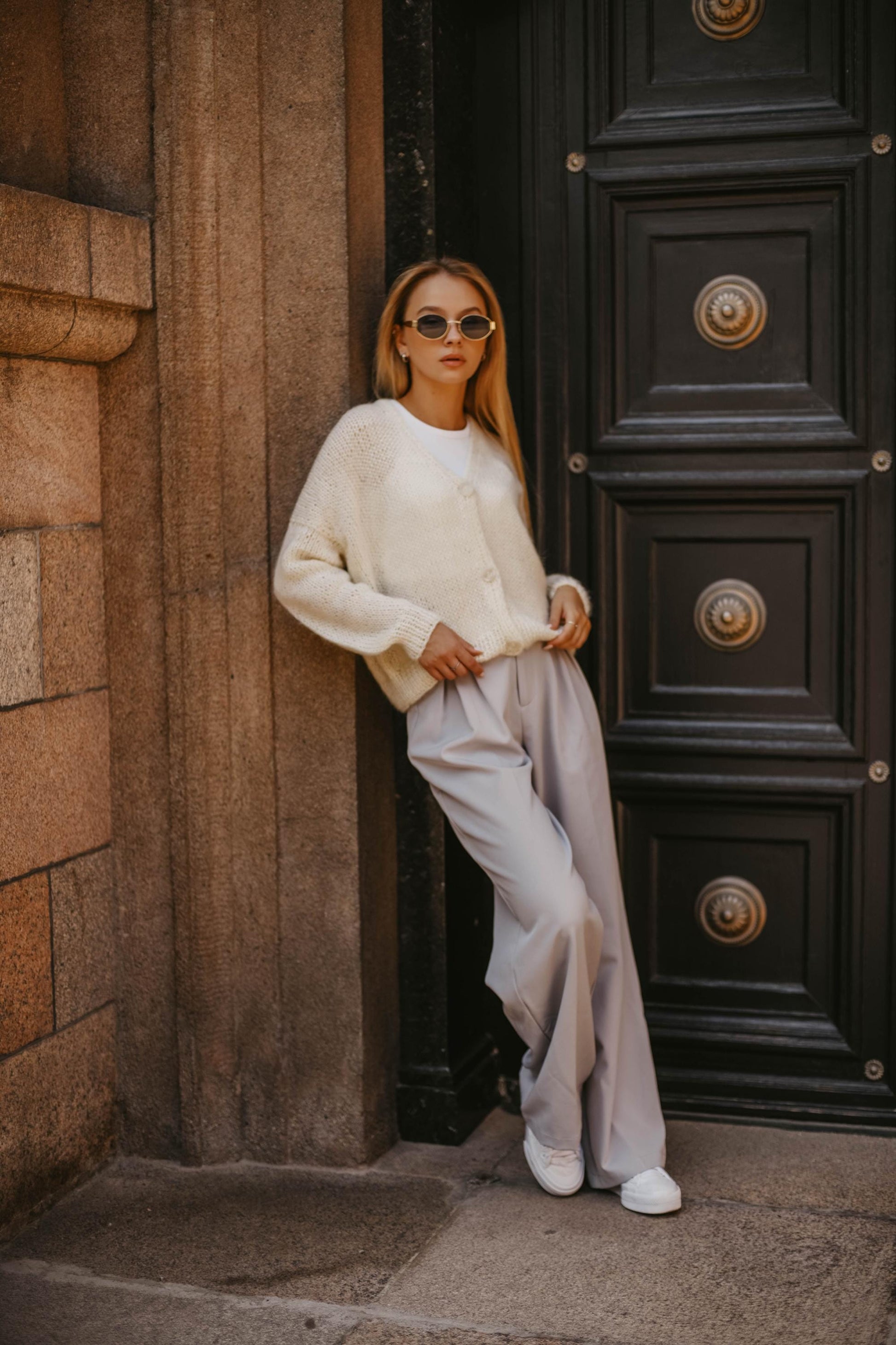 White cable knit short crop mohair cardigan with buttons, fluffy chunky knitted alpaca blend cropped sweater,ivory high-waisted fuzzy jacket