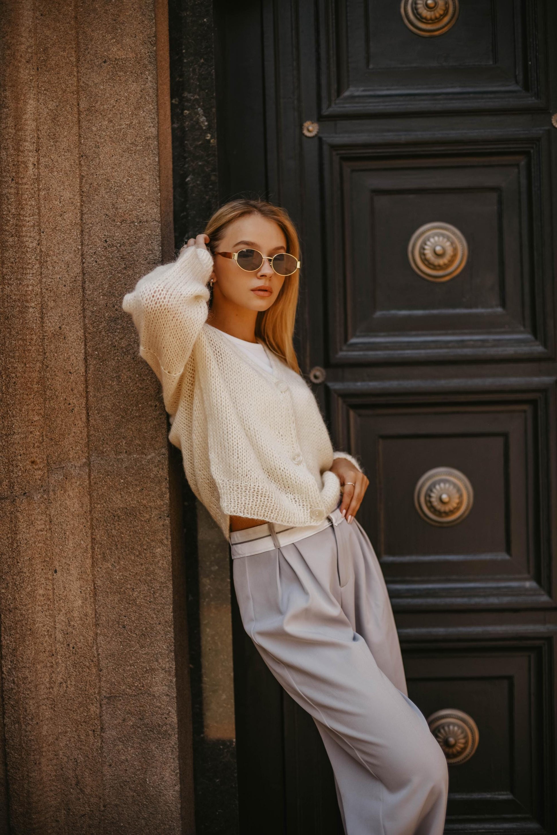 White cable knit short crop mohair cardigan with buttons, fluffy chunky knitted alpaca blend cropped sweater,ivory high-waisted fuzzy jacket
