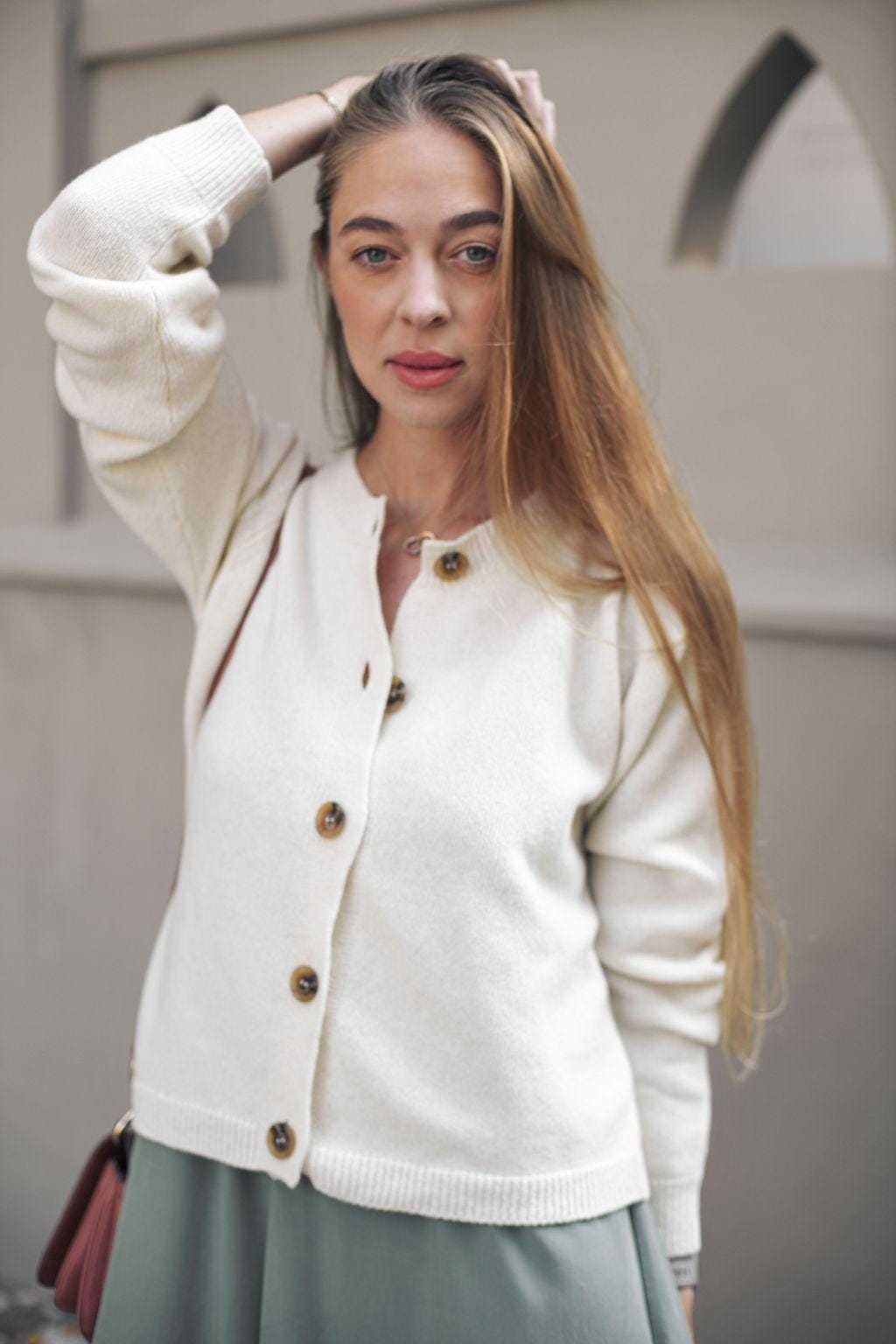 Short white knitted merino wool and cashmere cardigan with buttons for women, ivory high waist classy women&#39;s knit loose cropped sweater