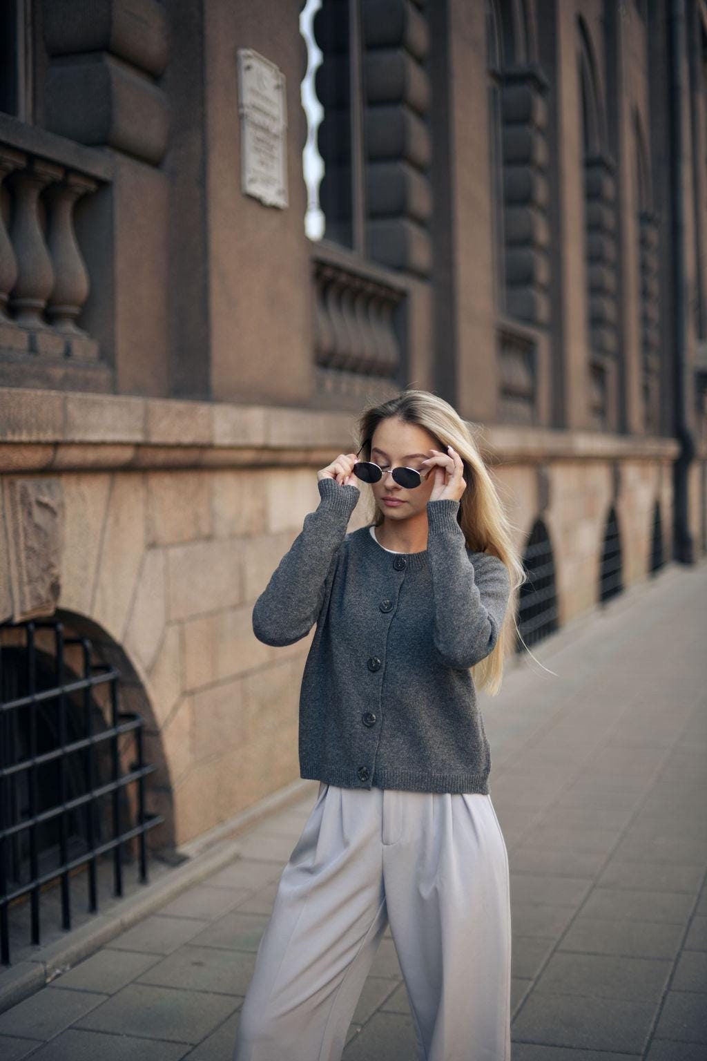 Short gray knitted merino wool and cashmere blend cardigan with buttons for women, high waist classy women&#39;s knit loose cropped sweater gift