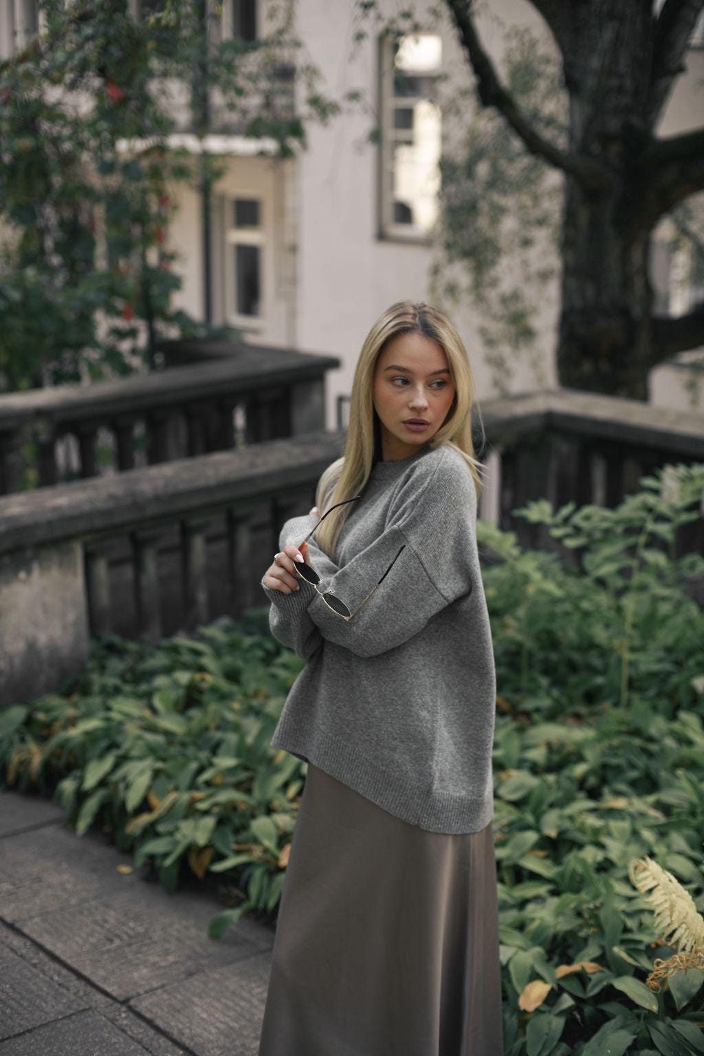 Gray knitted merino wool sweater for women, bright grey women&#39;s knit minimalist pullover with longer back, light gray jumper