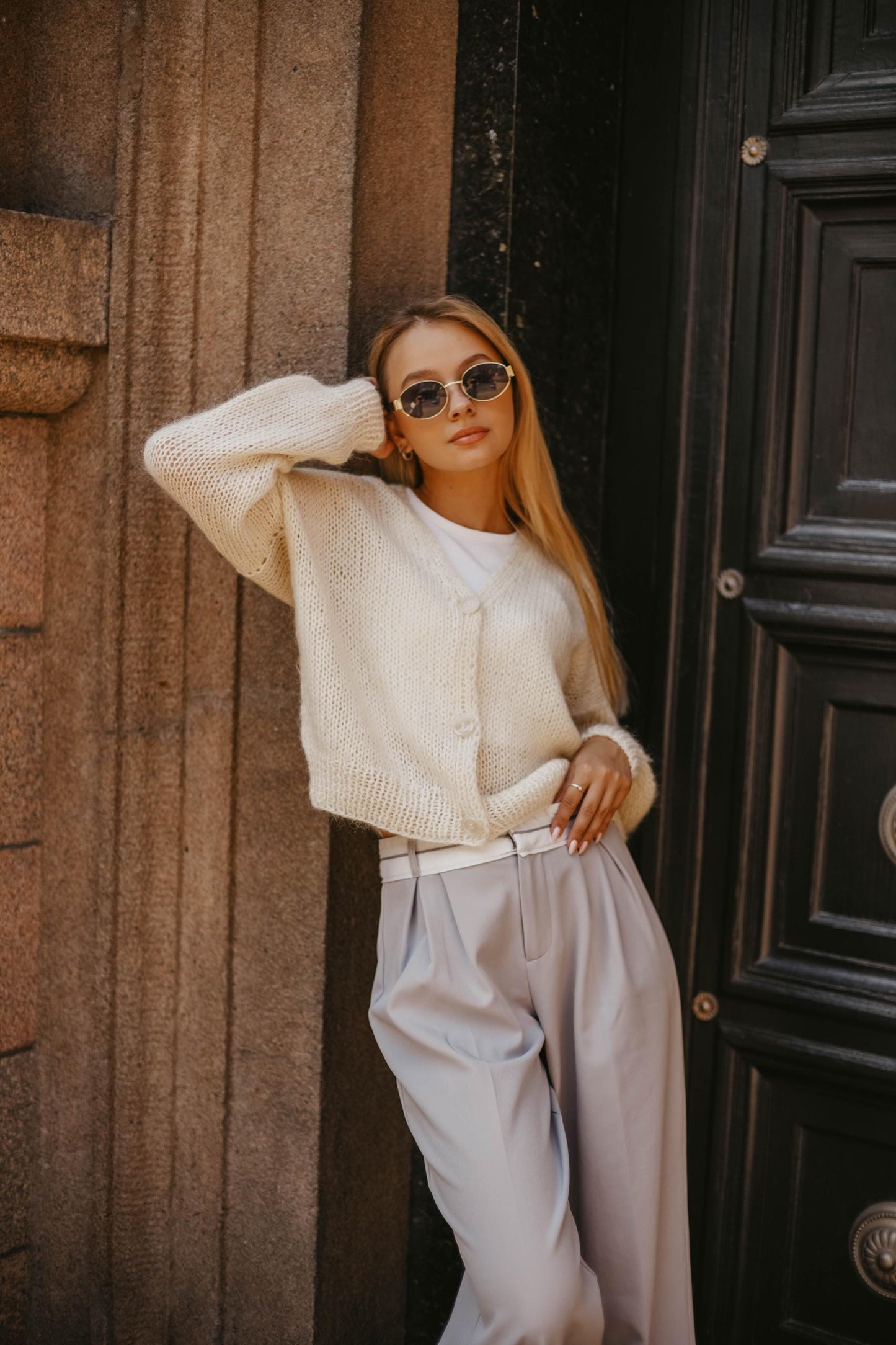 White cable knit short crop mohair cardigan with buttons, fluffy chunky knitted alpaca blend cropped sweater,ivory high-waisted fuzzy jacket