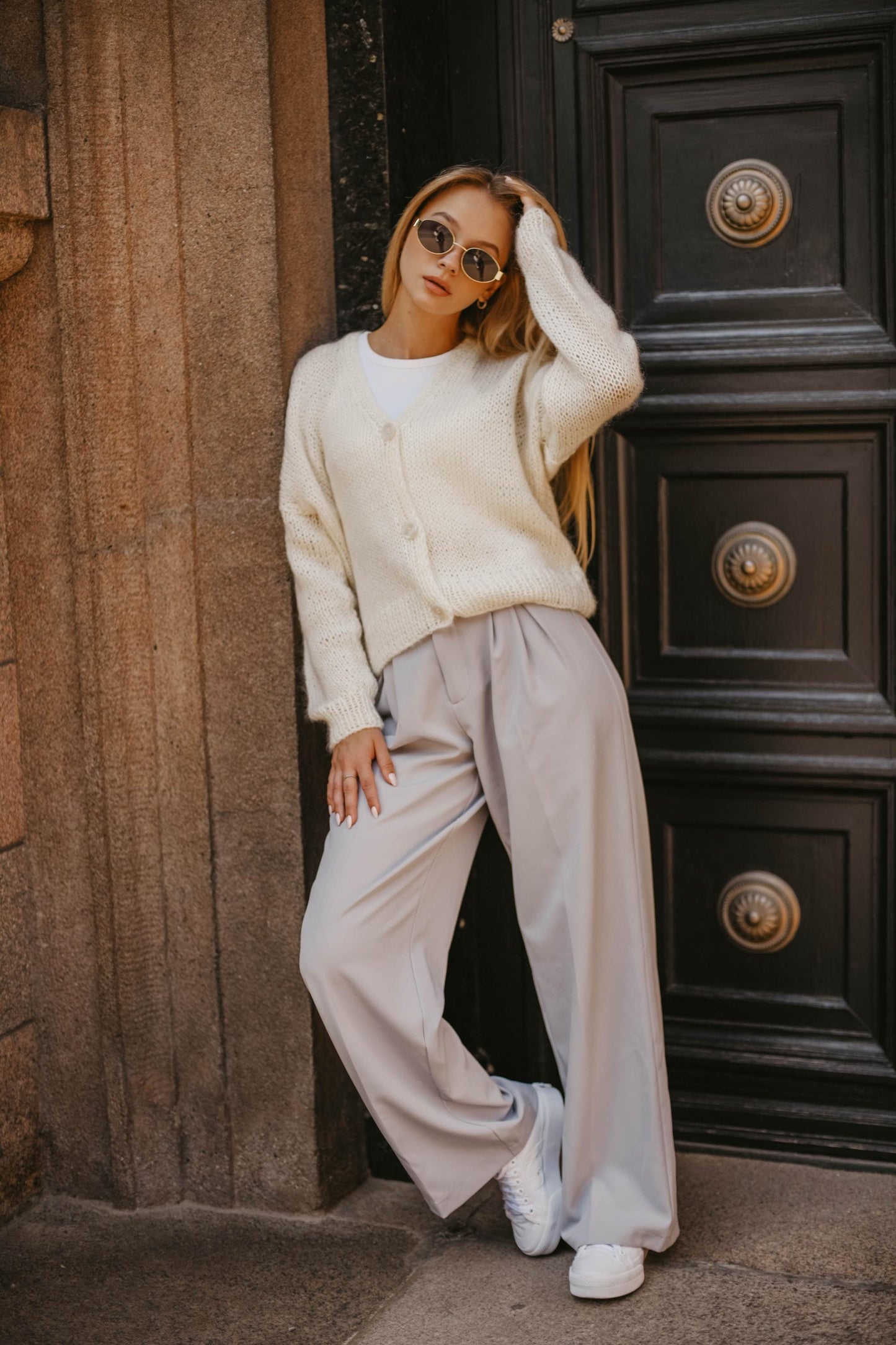 White cable knit short crop mohair cardigan with buttons, fluffy chunky knitted alpaca blend cropped sweater,ivory high-waisted fuzzy jacket