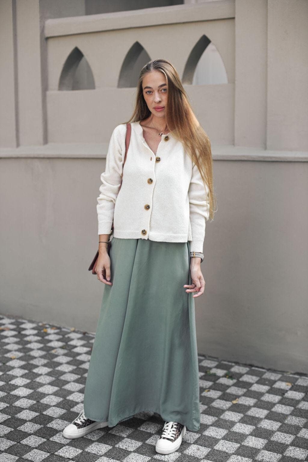 Short white knitted merino wool and cashmere cardigan with buttons for women, ivory high waist classy women&#39;s knit loose cropped sweater