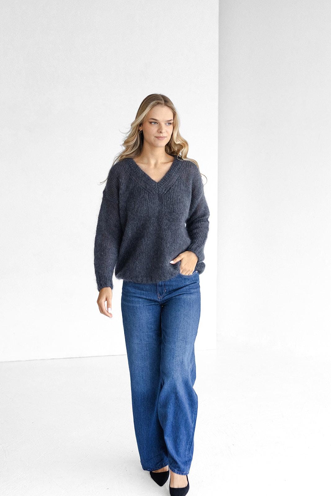 Gray cable knit fluffy mohair wool oversized women&#39;s pullover, deep V-neck sweater, grey chunky knitted thick fall fuzzy jumper for woman