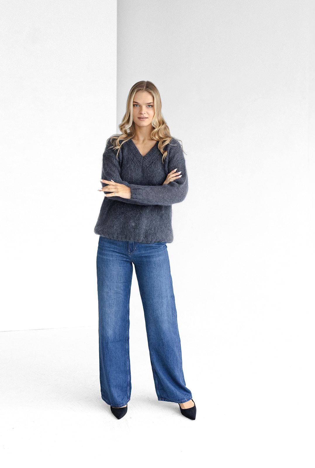 Gray cable knit fluffy mohair wool oversized women&#39;s pullover, deep V-neck sweater, grey chunky knitted thick fall fuzzy jumper for woman