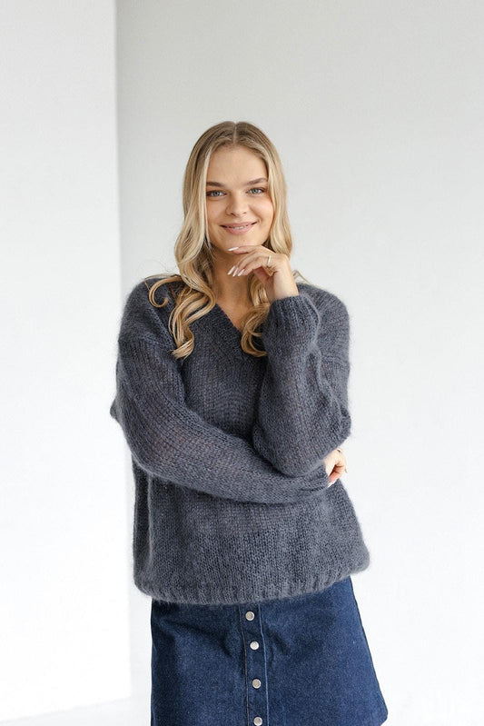 Gray cable knit fluffy mohair wool oversized women&#39;s pullover, deep V-neck sweater, grey chunky knitted thick fall fuzzy jumper for woman