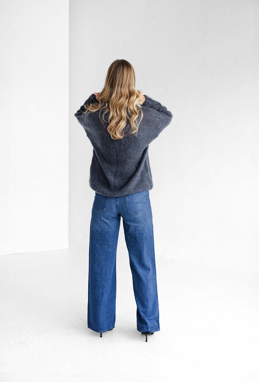 Gray cable knit fluffy mohair wool oversized women&#39;s pullover, deep V-neck sweater, grey chunky knitted thick fall fuzzy jumper for woman