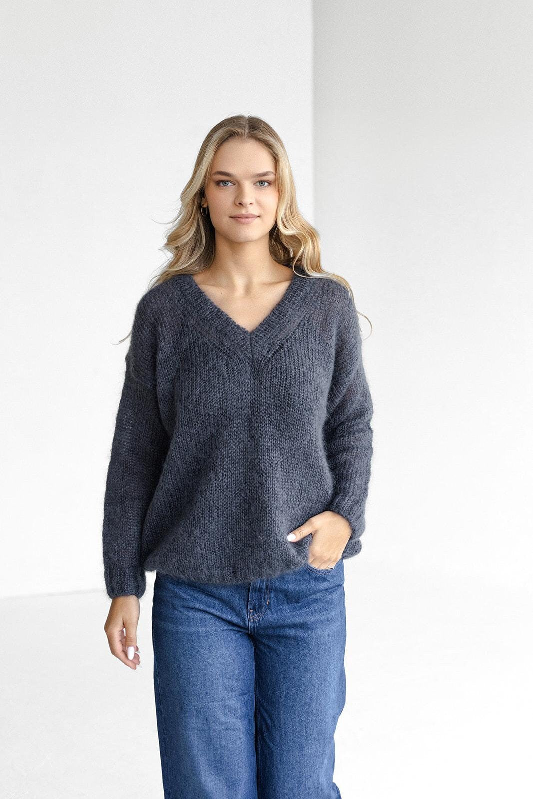 Gray cable knit fluffy mohair wool oversized women&#39;s pullover, deep V-neck sweater, grey chunky knitted thick fall fuzzy jumper for woman