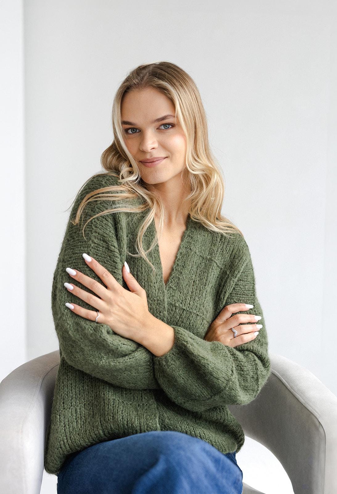 Green alpaca wool and silk cable knit open front cardigan, moss hue chunky knitted lightweight loose sweater, slightly oversized fall pull