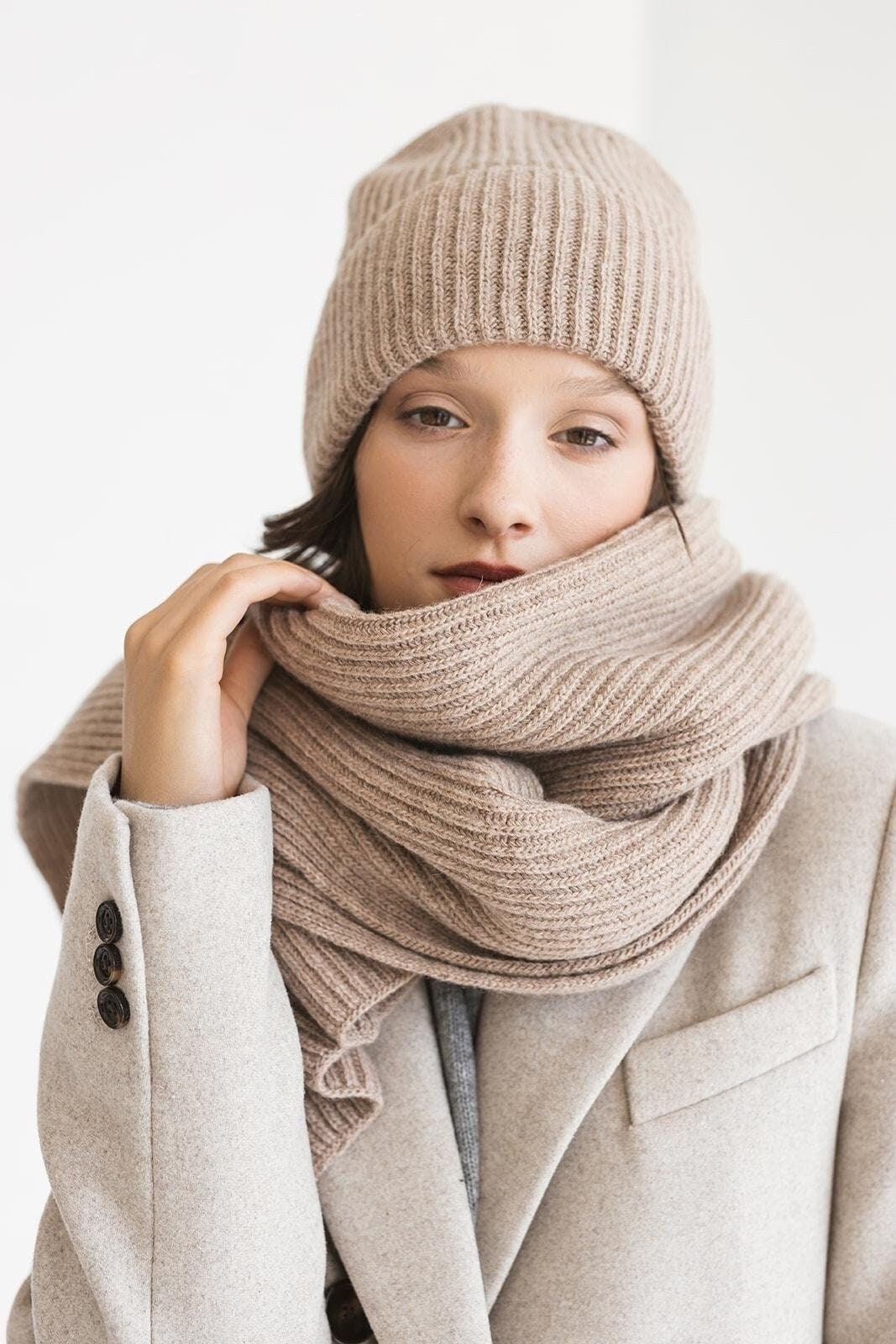 Beige Ribbed Knit Merino Wool And Cashmere XXL Scarf And Hat Set, Camel Knitted Winter Shawl And Beanie Set, Warm Minimalism Gift For Woman