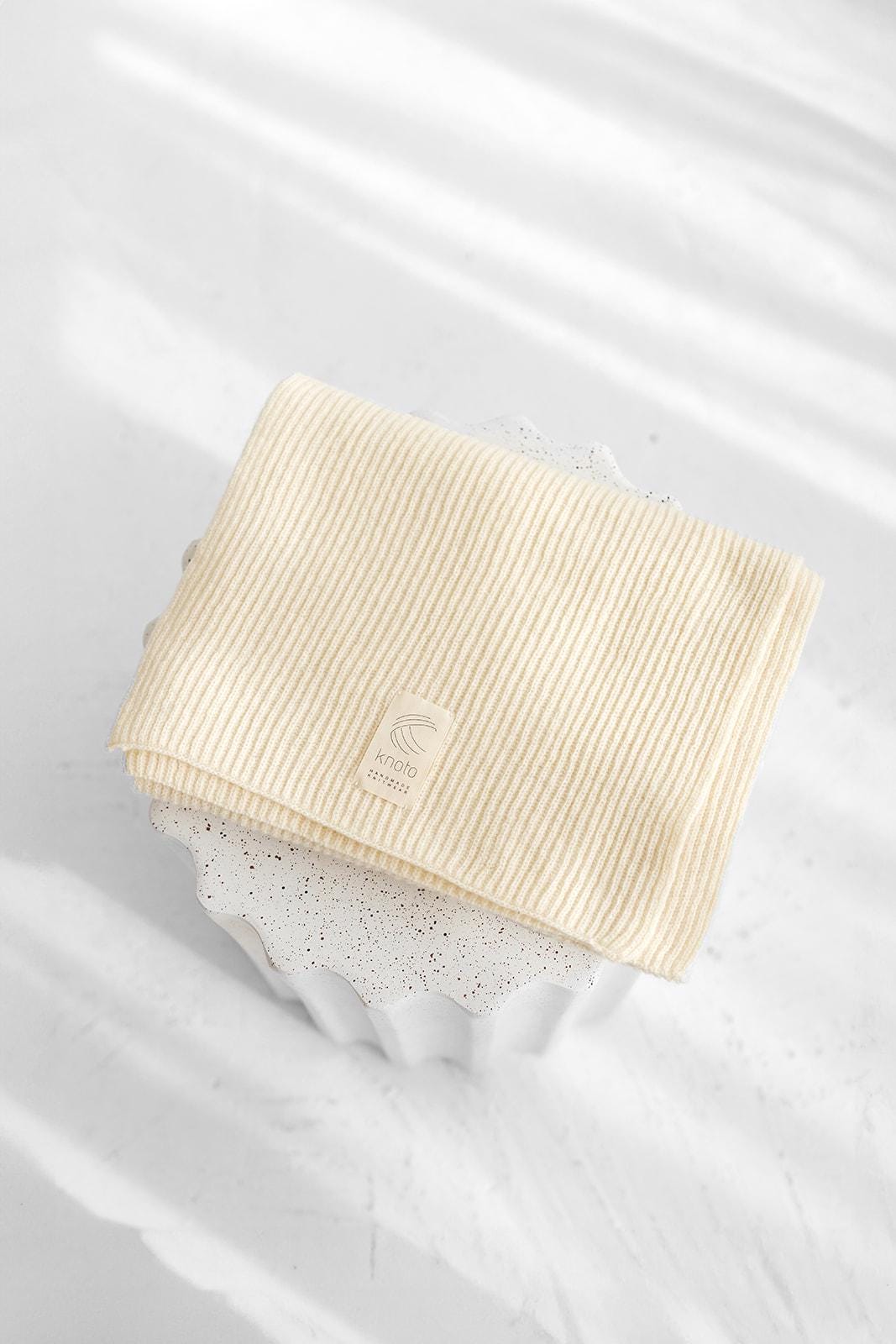 White Ribbed Knitted Merino Wool And Cashmere Long Fall Winter Men's Scarf, Milky White Warm And Soft Minimal Knit Woolen Scarves For Men