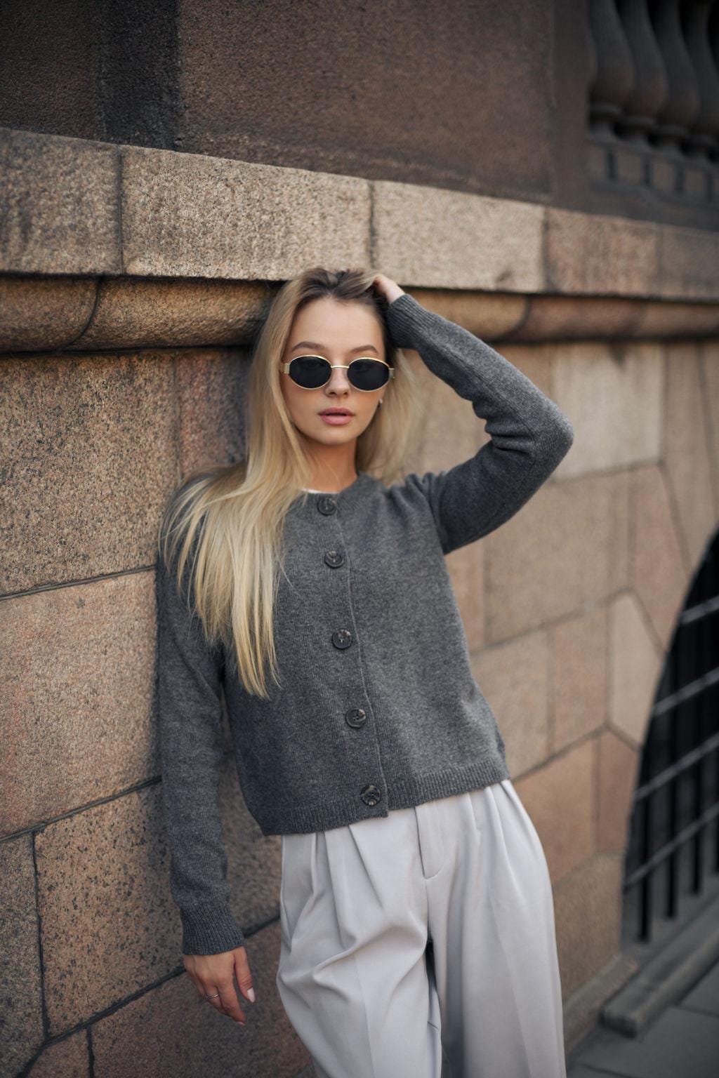 Short gray knitted merino wool and cashmere blend cardigan with buttons for women, high waist classy women&#39;s knit loose cropped sweater gift