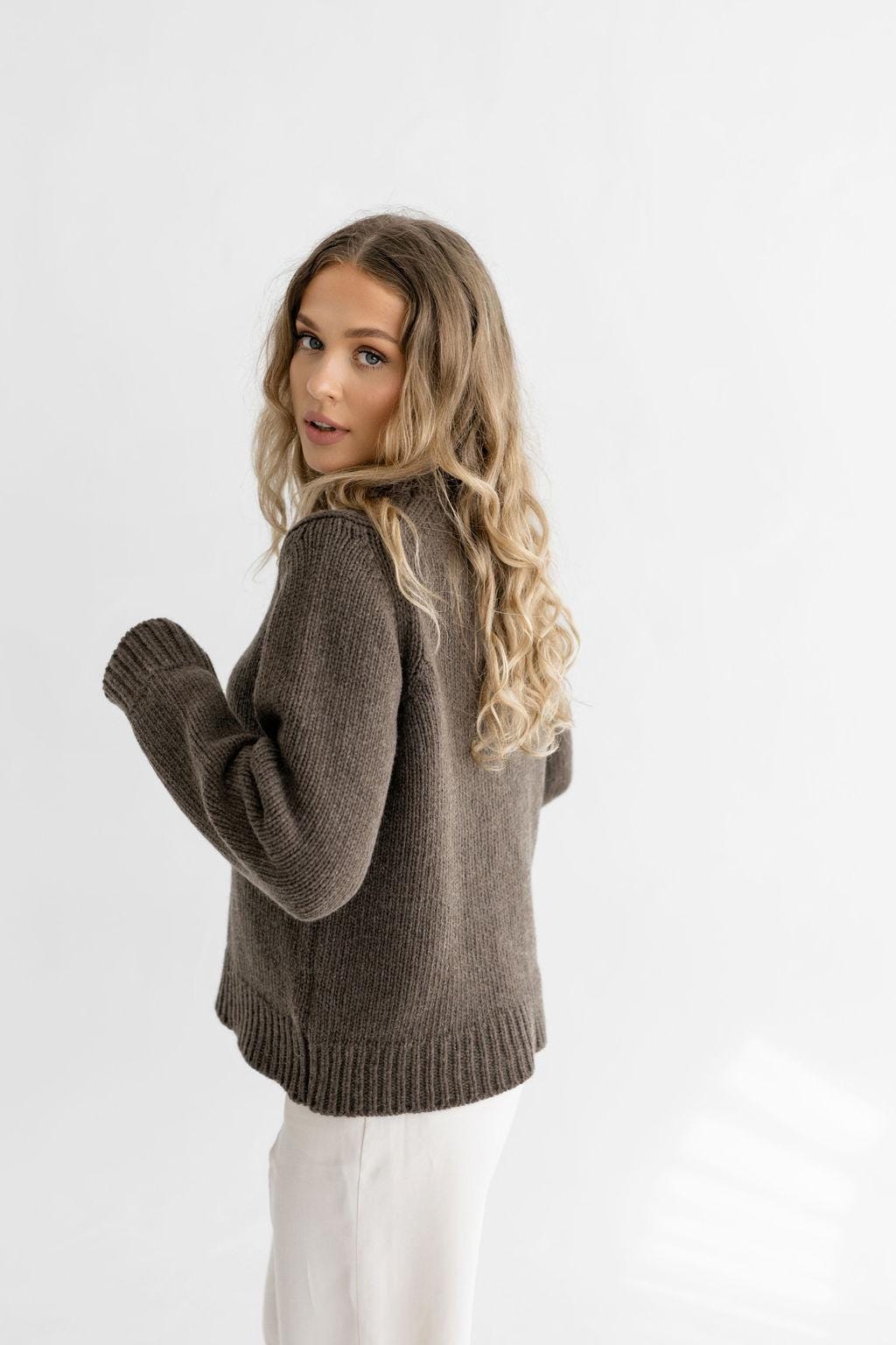 Brown cable knitted merino wool sweater for women, coffee brown woman's chunky knit minimalist pullover, woolen winter jumper, gift for her