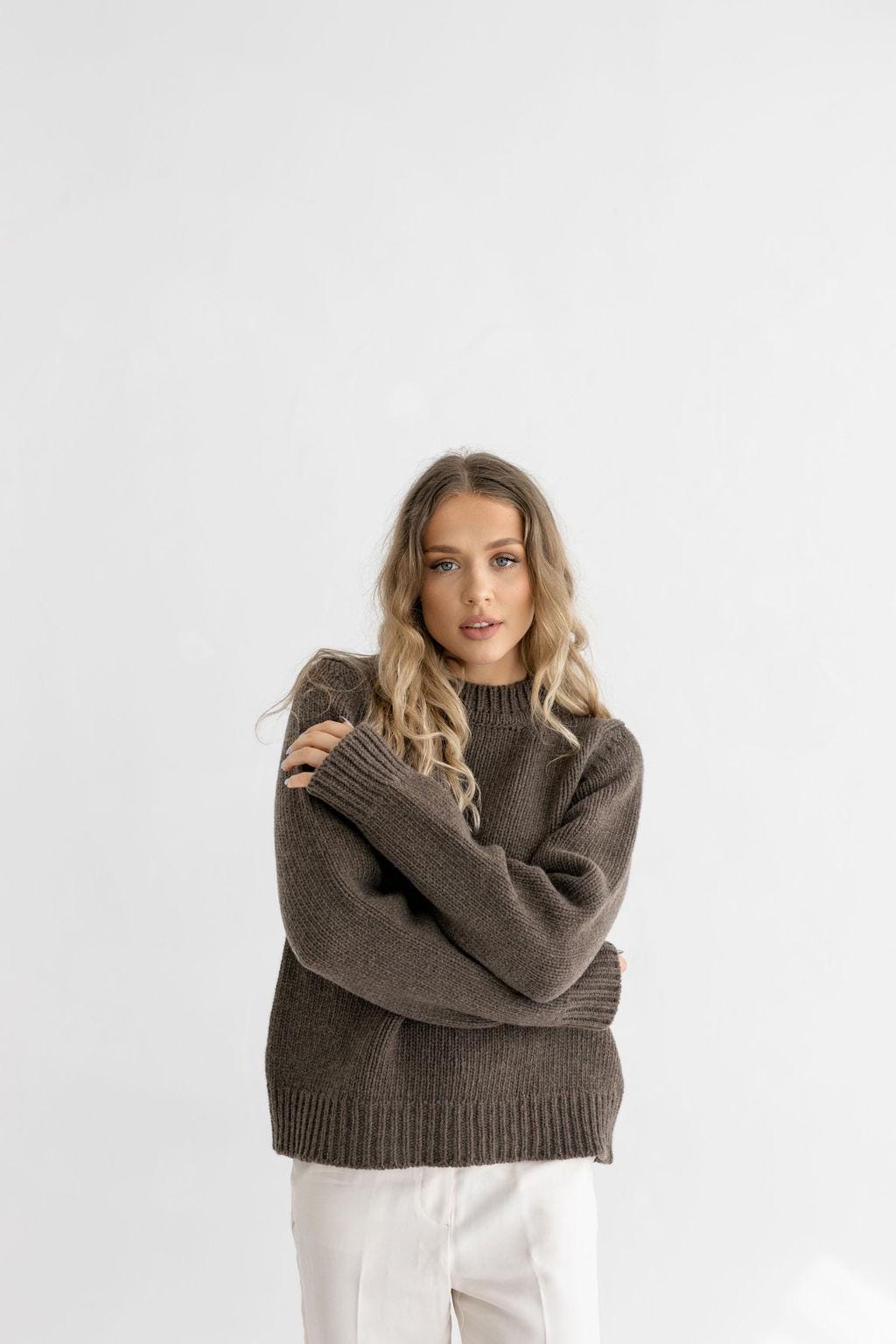 Brown cable knitted merino wool sweater for women, coffee brown woman's chunky knit minimalist pullover, woolen winter jumper, gift for her