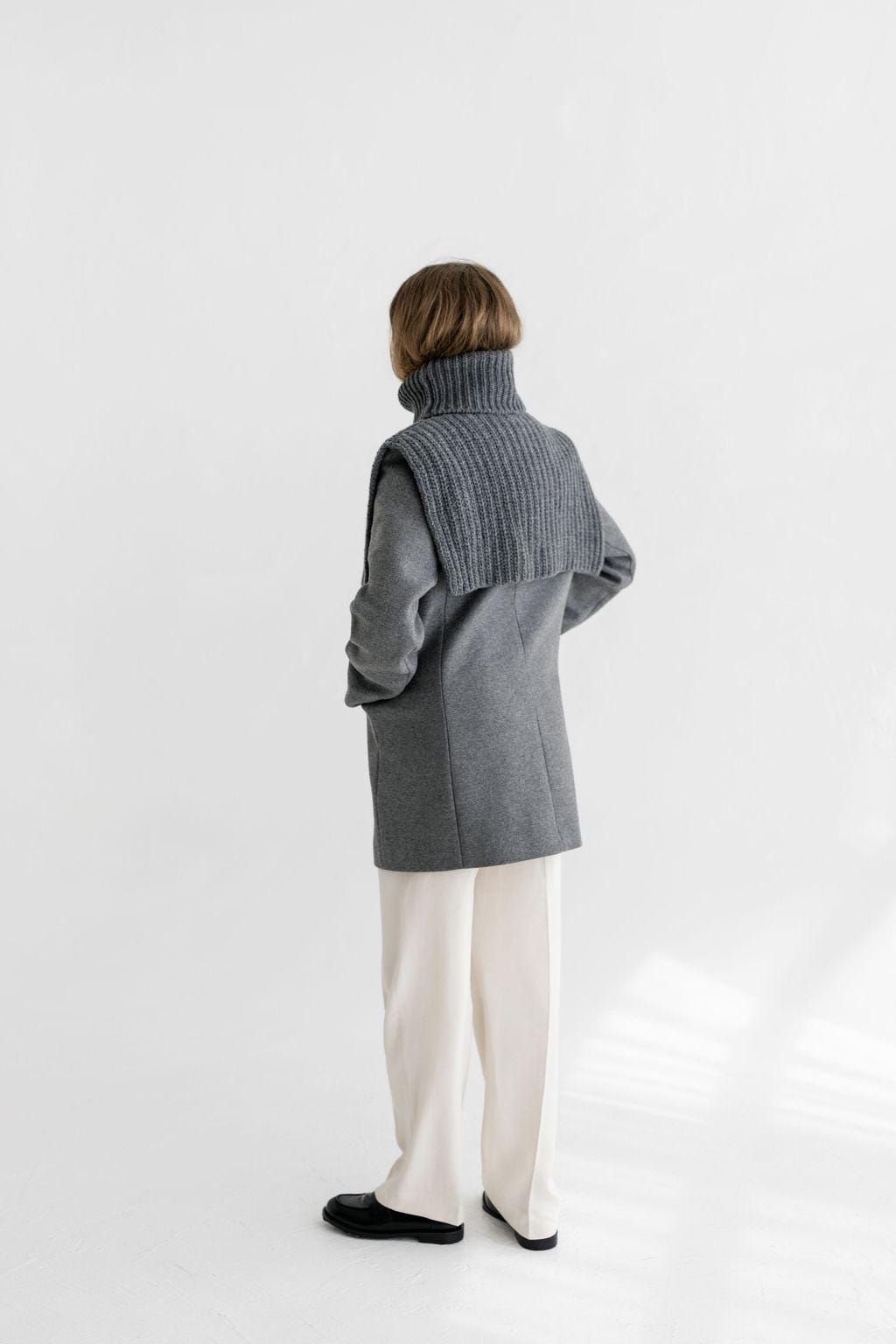 Chunky Knit Gray Merino Wool Women's Neck Warmer, Warm Grey Ribbed Knitted Minimal Fall Winter Scarf, Taupe Unisex Neck Wrap, Gift For Her