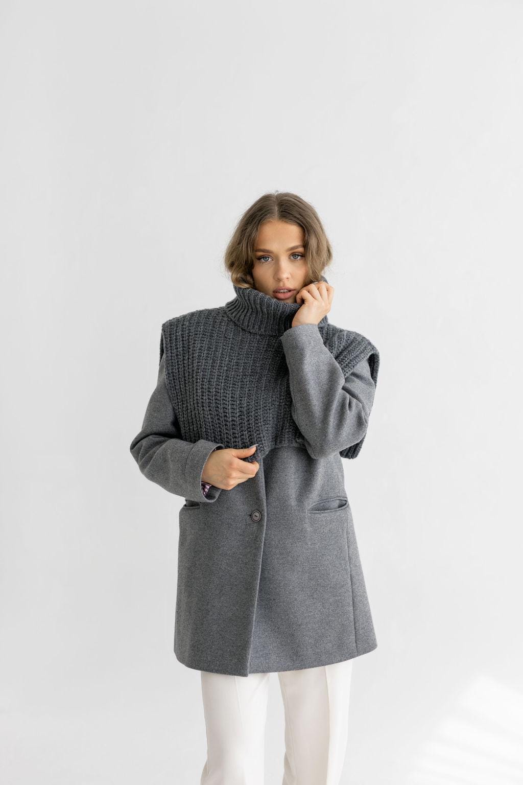 Chunky Knit Gray Merino Wool Women's Neck Warmer, Warm Grey Ribbed Knitted Minimal Fall Winter Scarf, Taupe Unisex Neck Wrap, Gift For Her