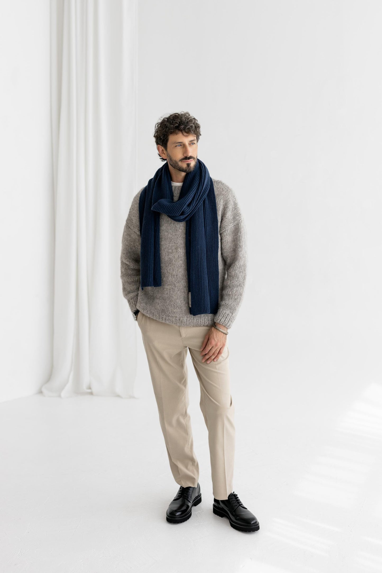 Blue Ribbed Knitted Merino Wool And Cashmere Long Fall Winter Men's Scarf, Royal Blue Warm And Soft Minimal Knit Woolen Scarves For Men