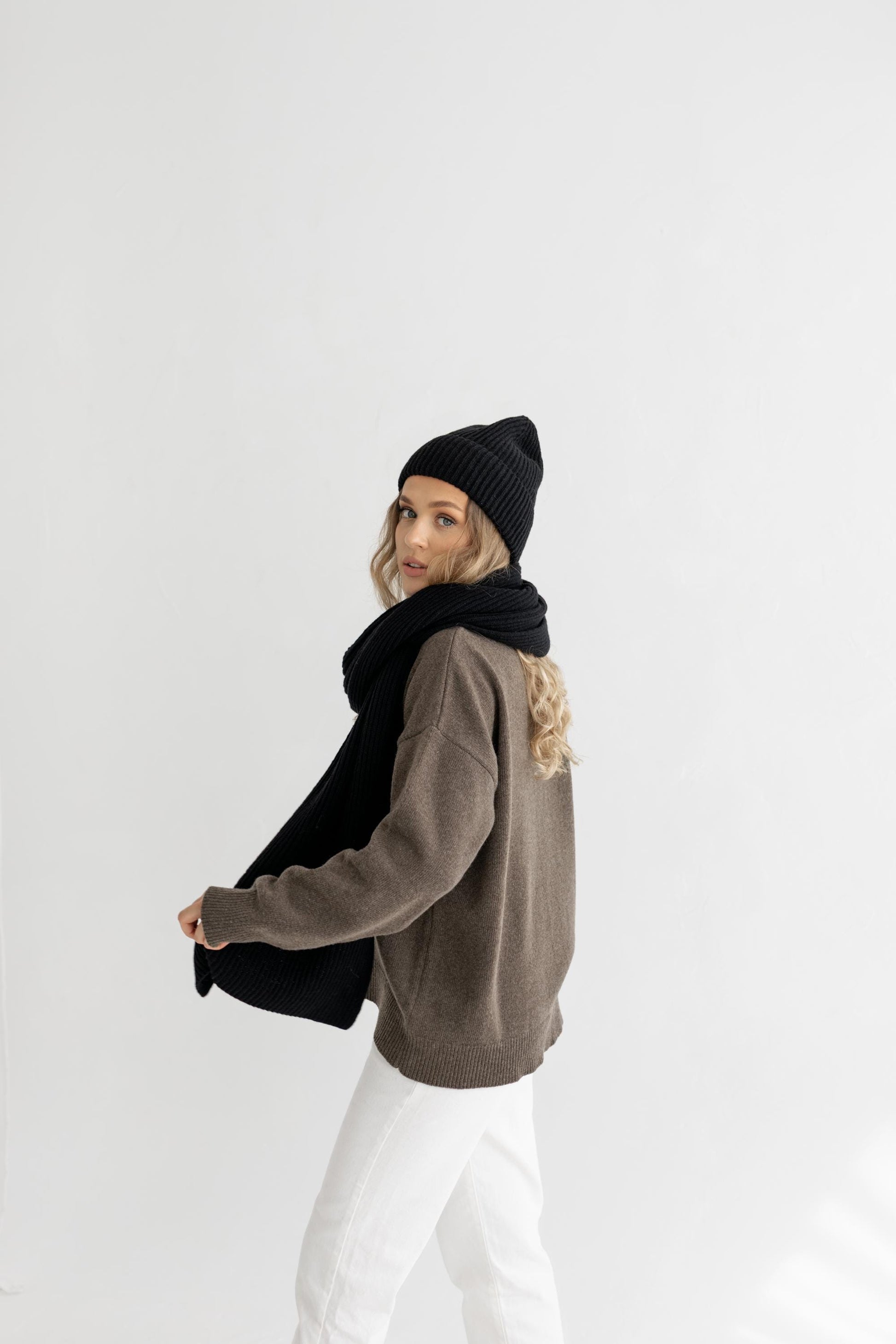 Long Soft Black Ribbed Knit Merino Wool Women's Scarf And Hat Set, Knitted Fall Winter Neck Warmer And Beanie Set, Gift For Girlfriend
