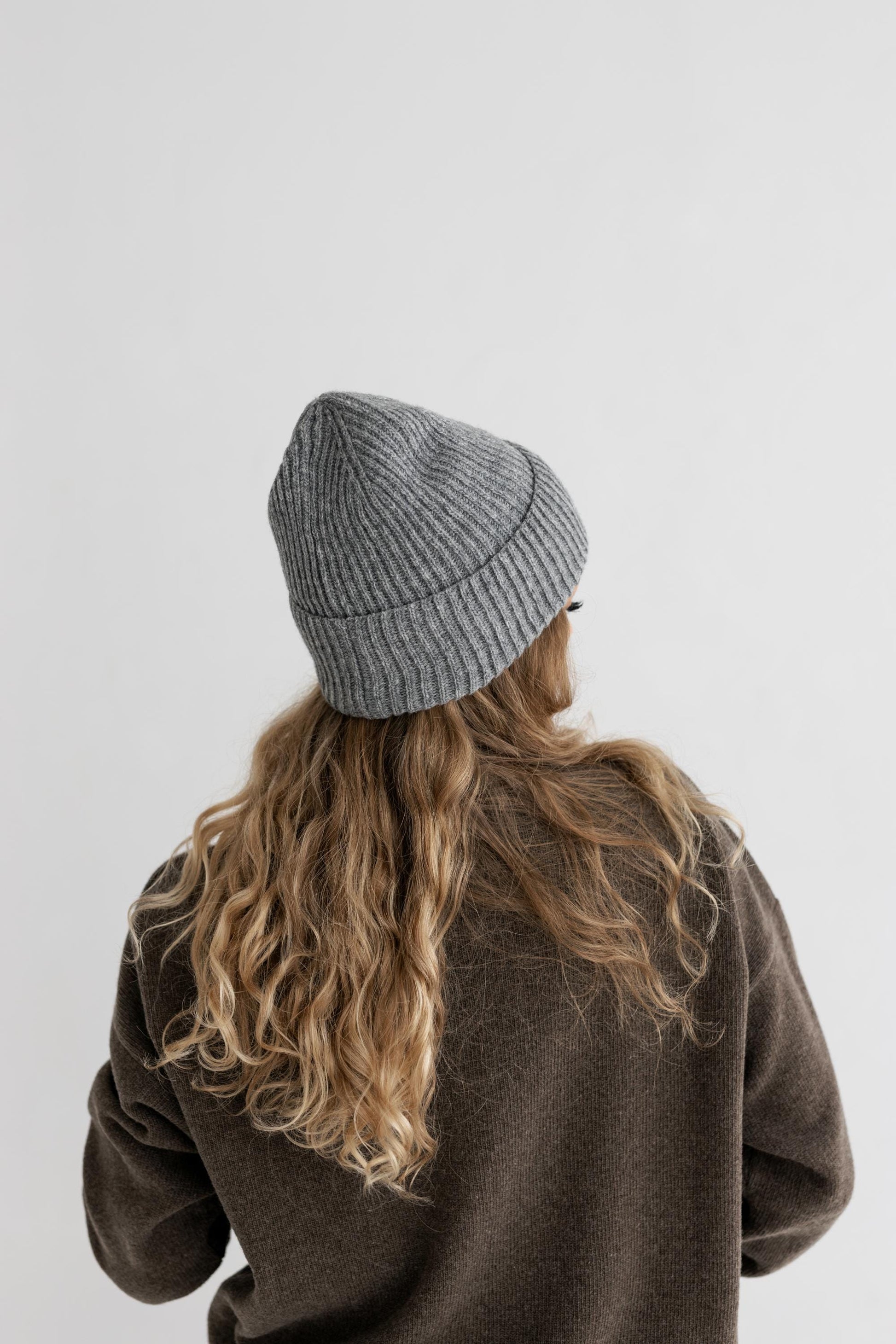 Long Soft Gray Ribbed Knit Merino Wool Women's Scarf And Hat Set, Grey Knitted Fall Winter Neck Warmer And Beanie Set, Gift For Girlfriend