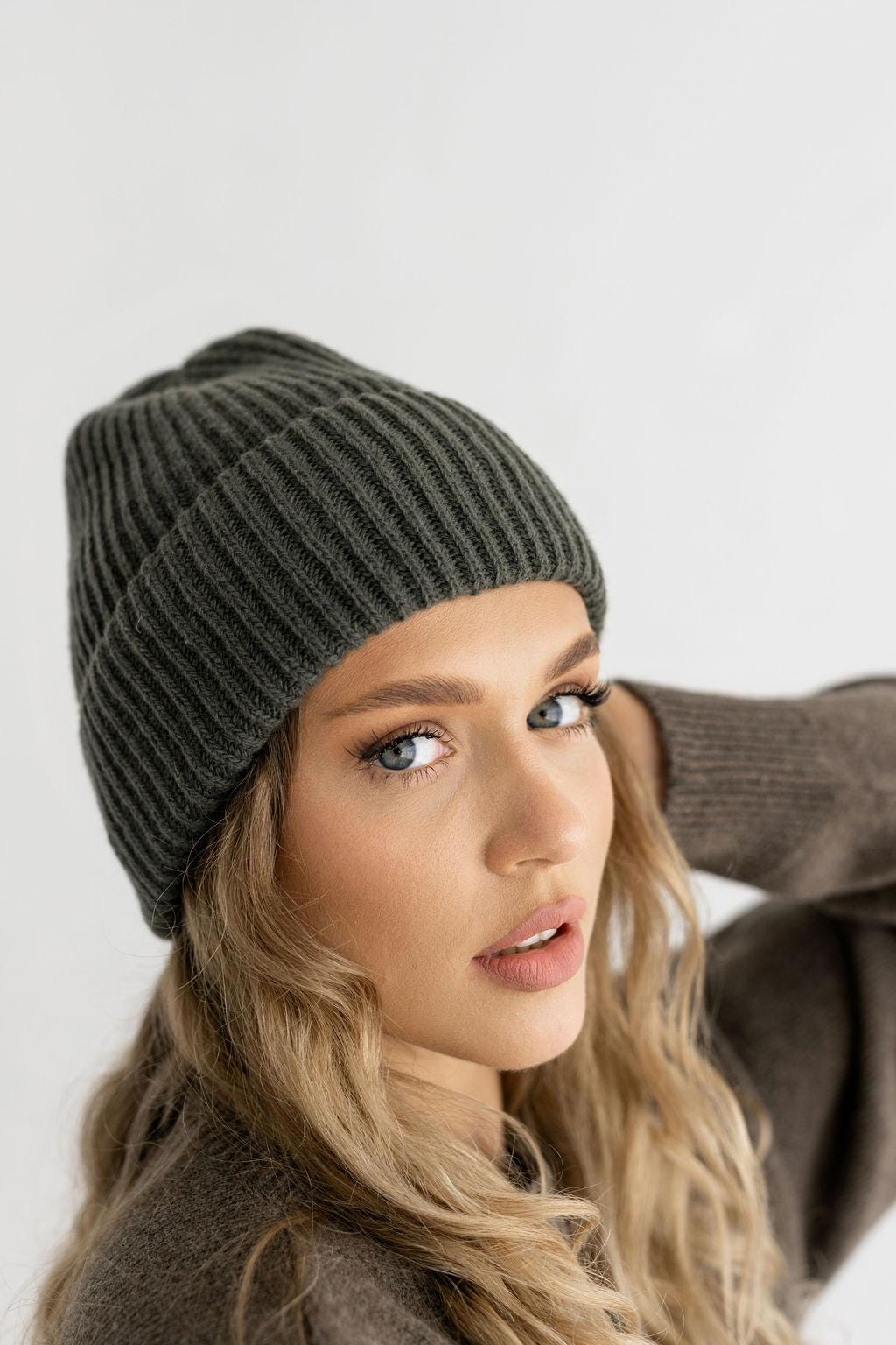 White knitted merino wool and cashmere hat for women, milky ribbed knit minimalist beanie, ivory classy winter fall warm hat, perfect gift