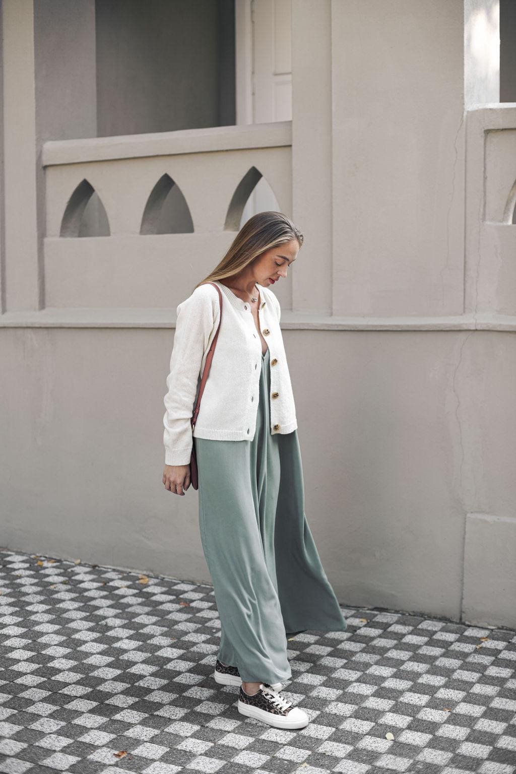 Short white knitted merino wool and cashmere cardigan with buttons for women, ivory high waist classy women&#39;s knit loose cropped sweater