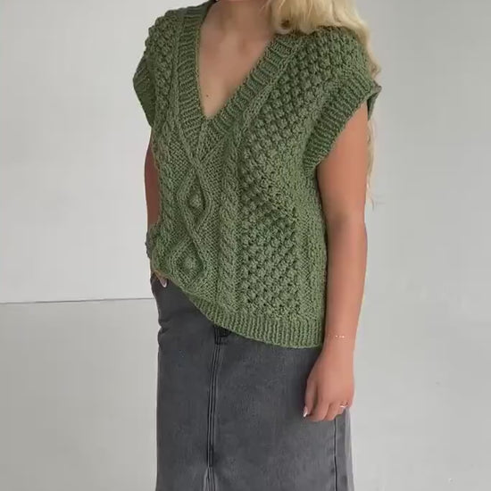 Chunky knit pastel beige alpaca wool sweater vest, cream taupe cable knitted v-neck gilet, thick handmade Fair isle hand-made top with braid
