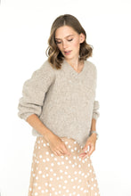 Load image into Gallery viewer, Light beige v neck sweater
